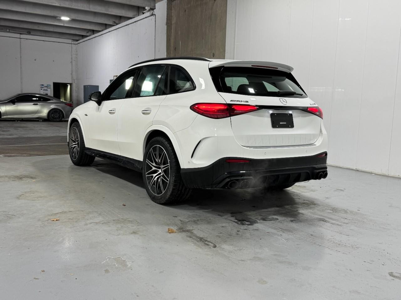 Mercedes-Benz GLC Vehicle Full-screen Gallery Image 3