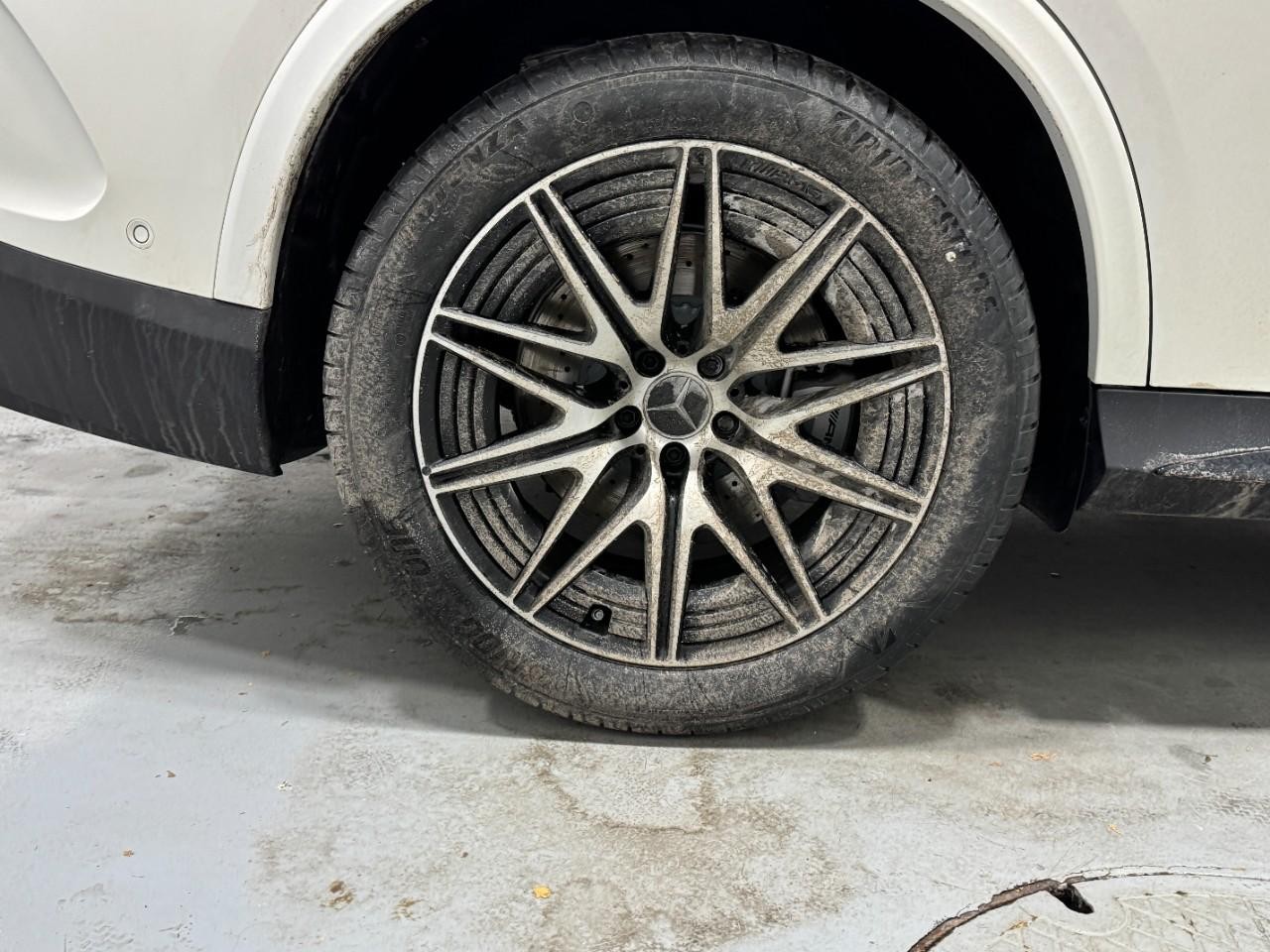 Mercedes-Benz GLC Vehicle Full-screen Gallery Image 5