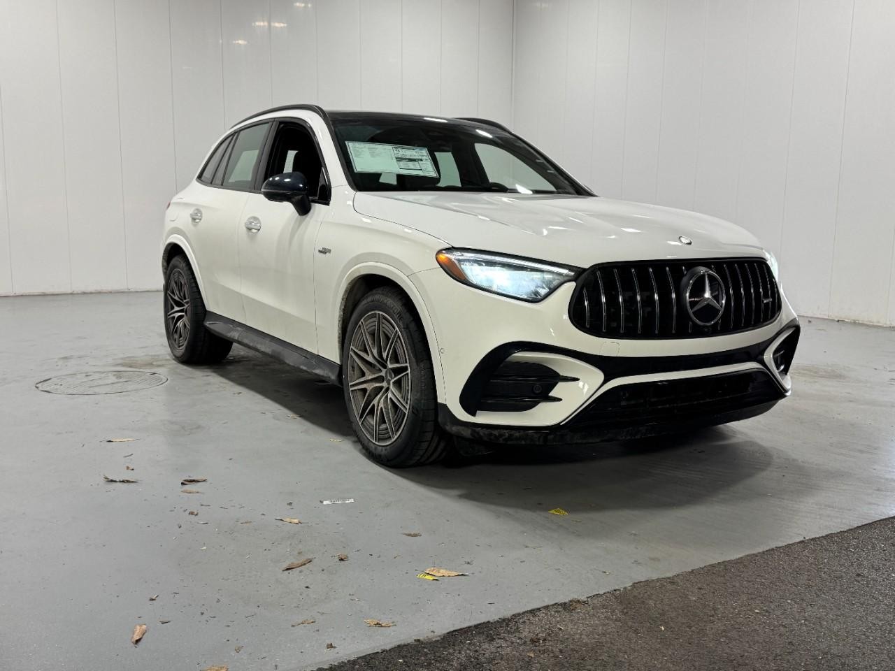 Mercedes-Benz GLC Vehicle Full-screen Gallery Image 6