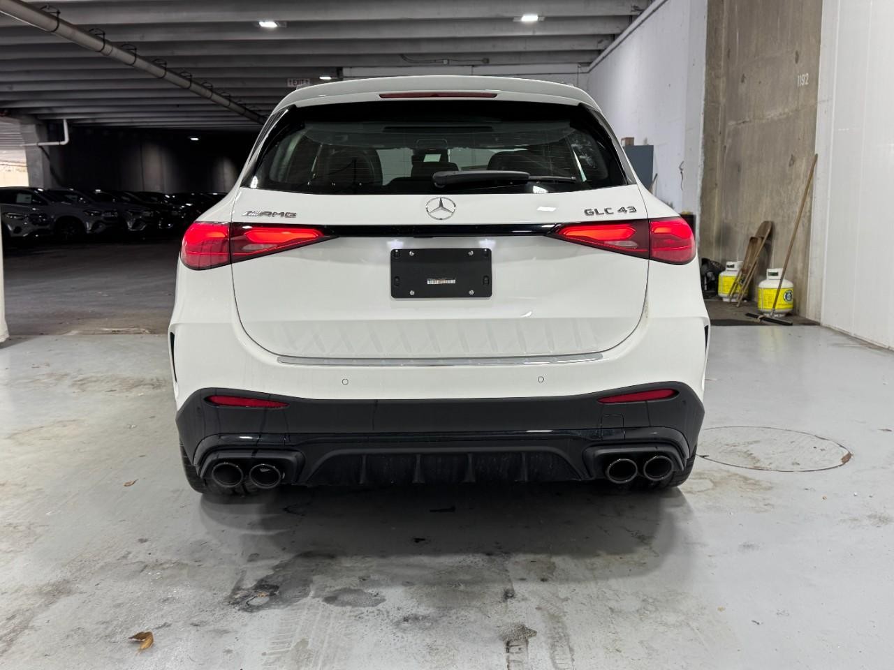 Mercedes-Benz GLC Vehicle Full-screen Gallery Image 9