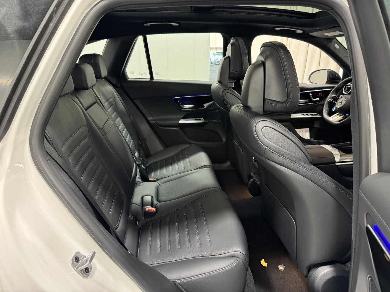 Mercedes-Benz GLC Vehicle Full-screen Gallery Image 10