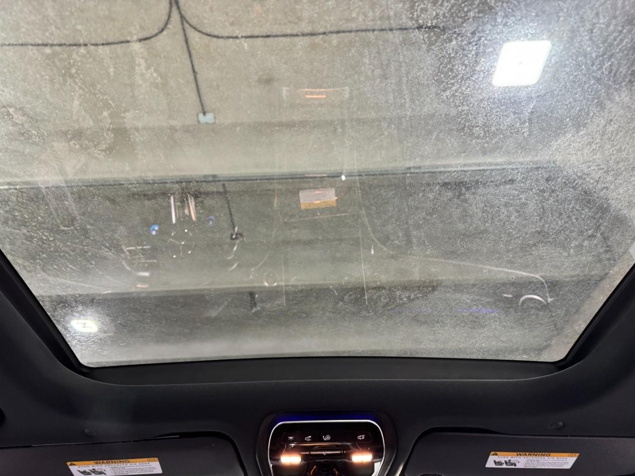 Mercedes-Benz GLC Vehicle Full-screen Gallery Image 11