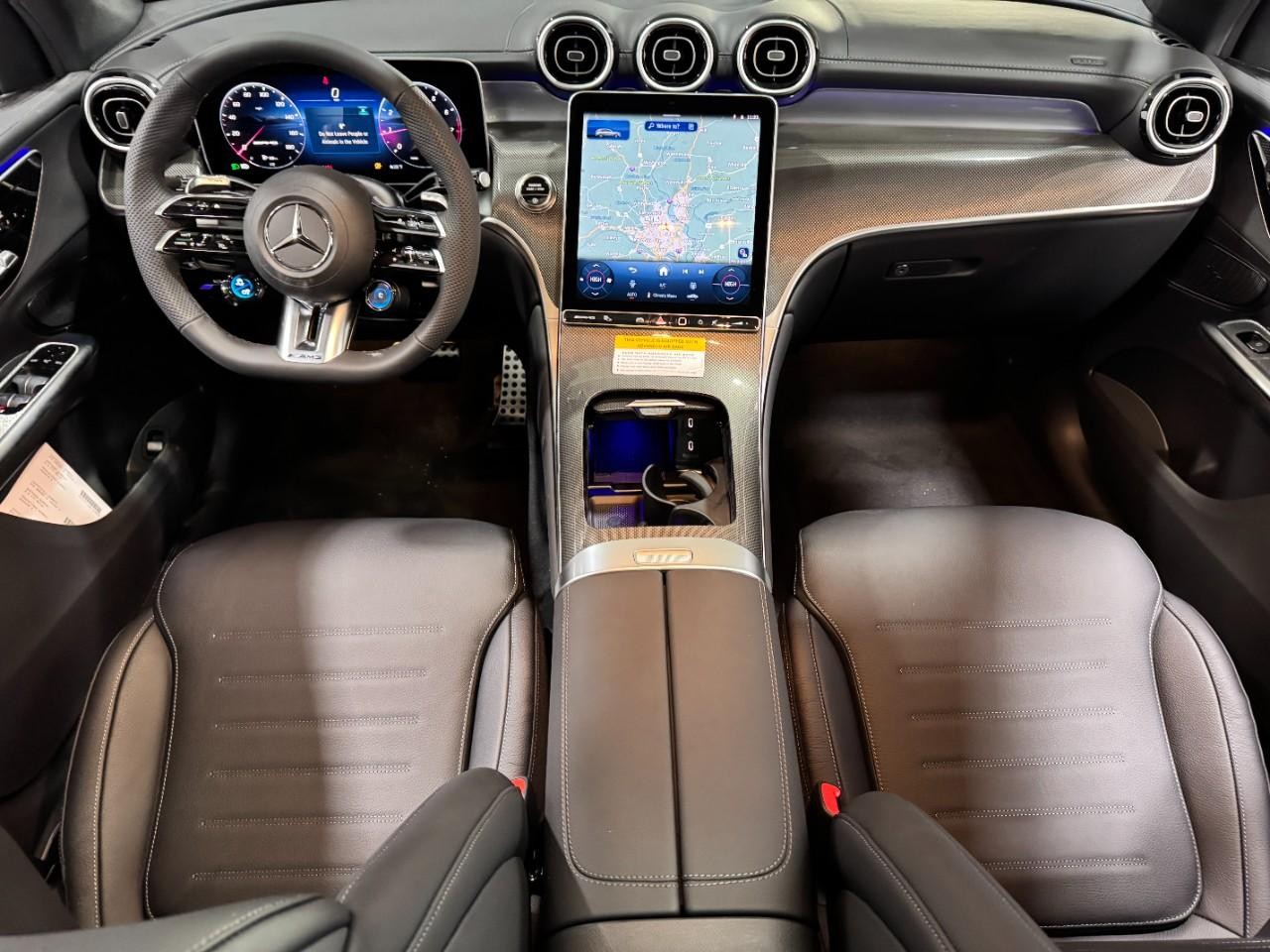 Mercedes-Benz GLC Vehicle Full-screen Gallery Image 12