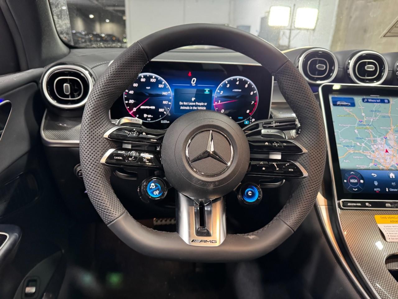 Mercedes-Benz GLC Vehicle Full-screen Gallery Image 13