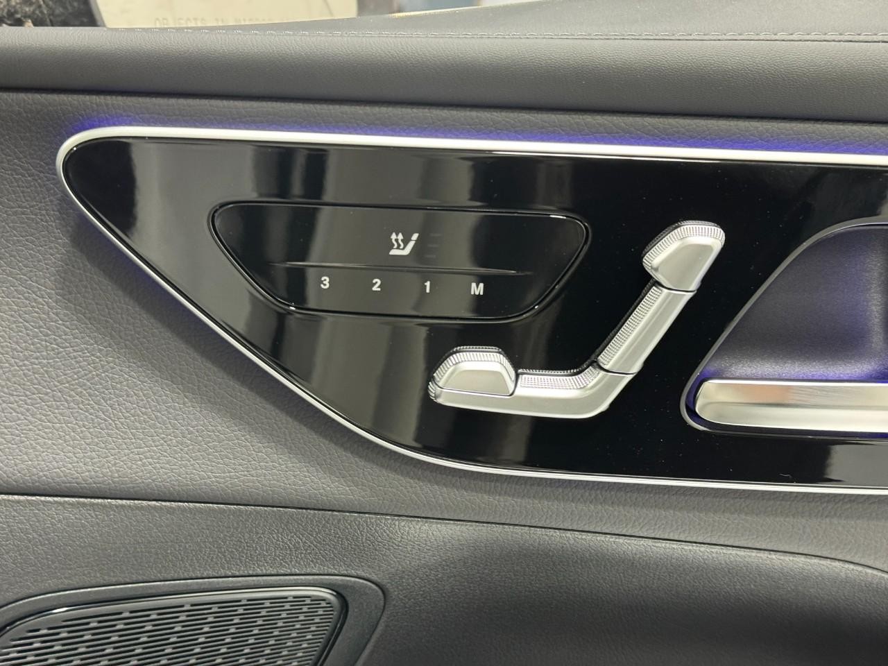 Mercedes-Benz GLC Vehicle Full-screen Gallery Image 19