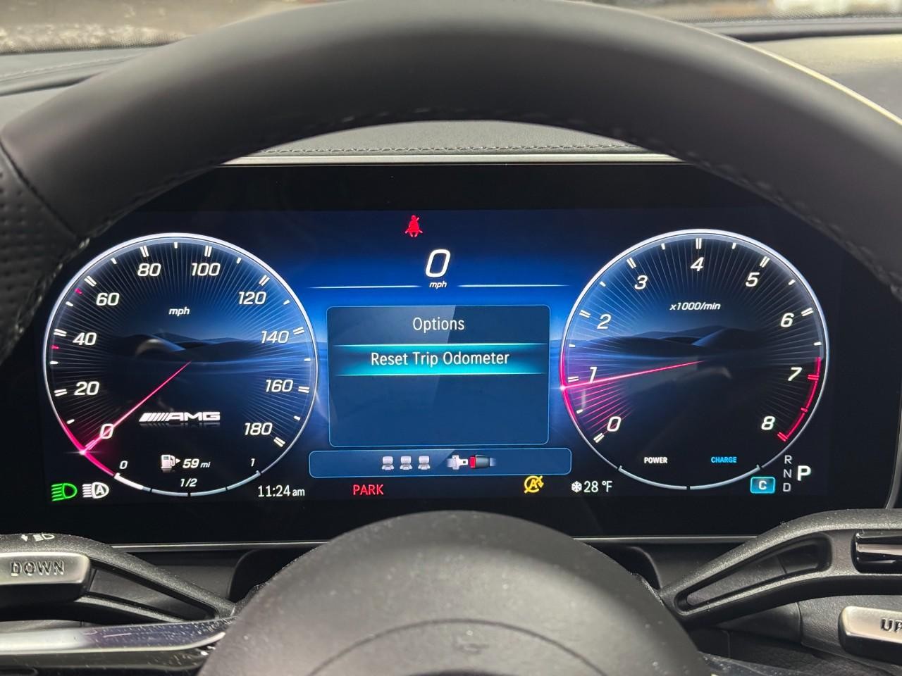 Mercedes-Benz GLC Vehicle Full-screen Gallery Image 32