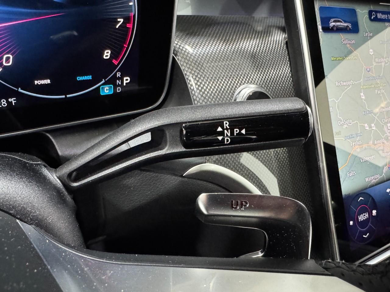 Mercedes-Benz GLC Vehicle Full-screen Gallery Image 33