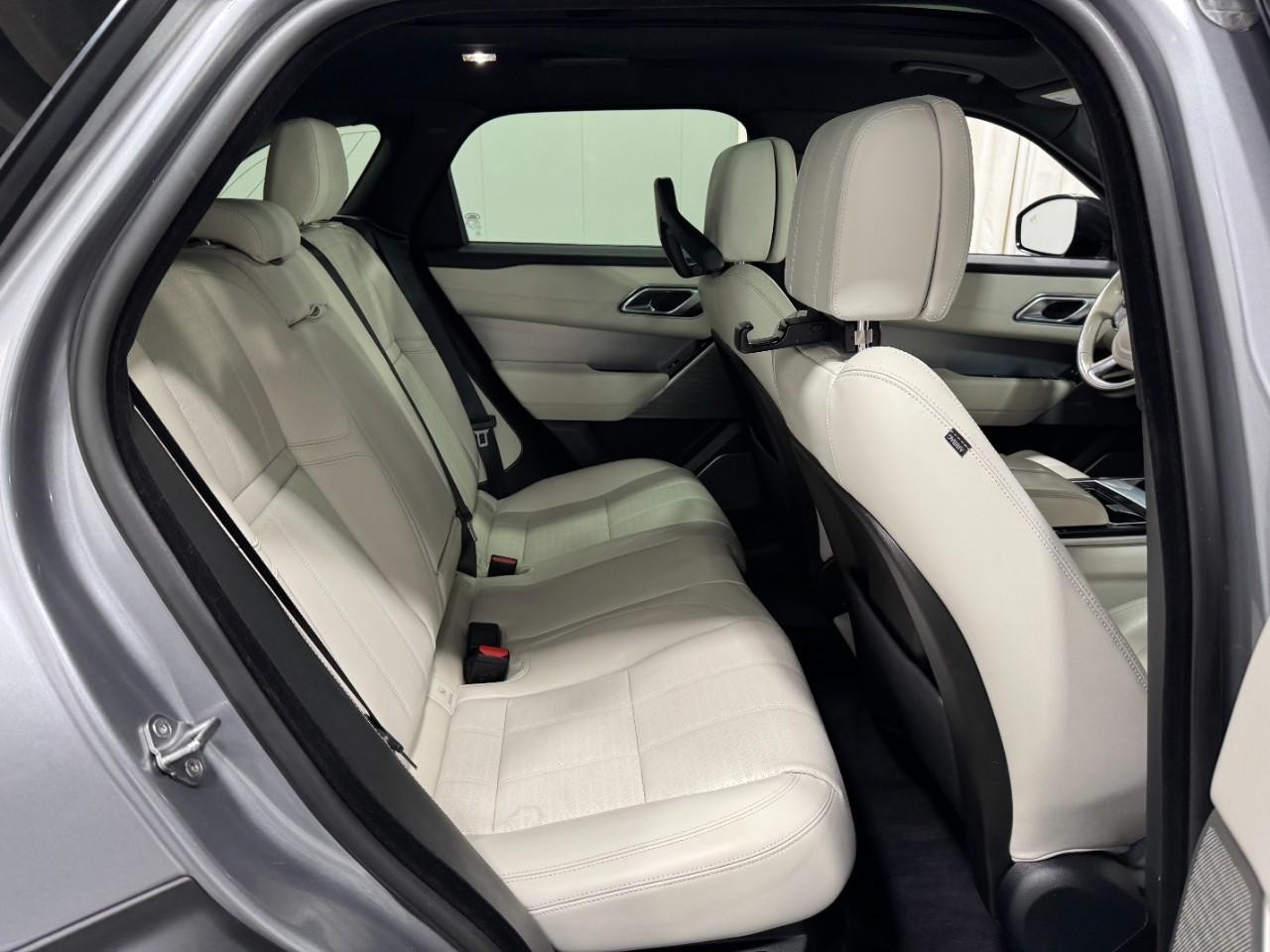 Land Rover Range Rover Velar Vehicle Full-screen Gallery Image 10