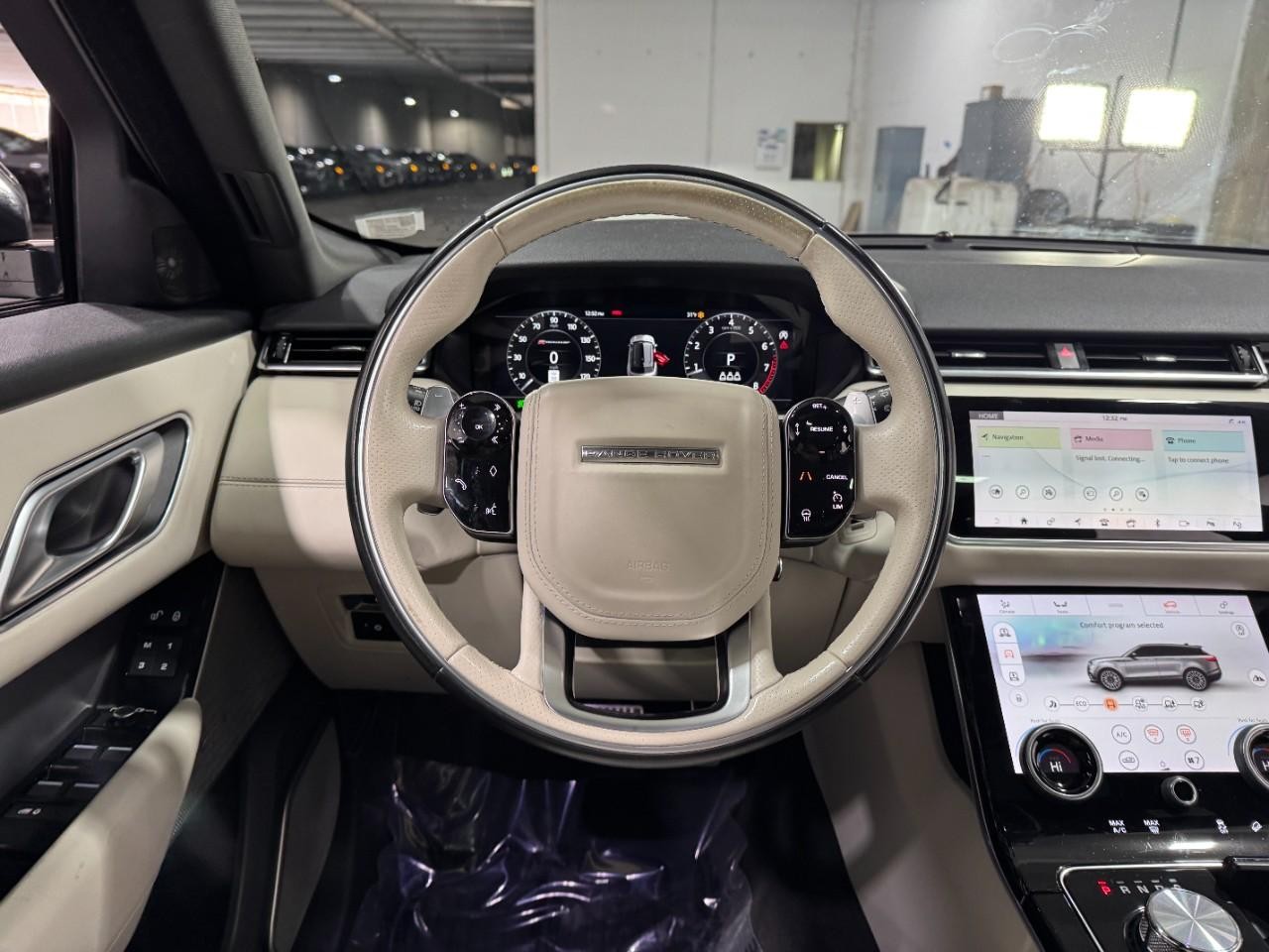 Land Rover Range Rover Velar Vehicle Full-screen Gallery Image 14