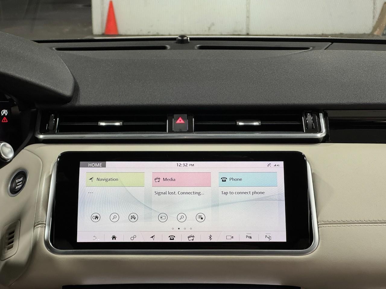 Land Rover Range Rover Velar Vehicle Full-screen Gallery Image 15