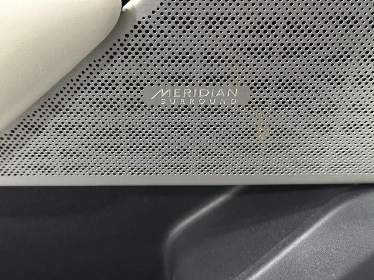 Land Rover Range Rover Velar Vehicle Full-screen Gallery Image 25