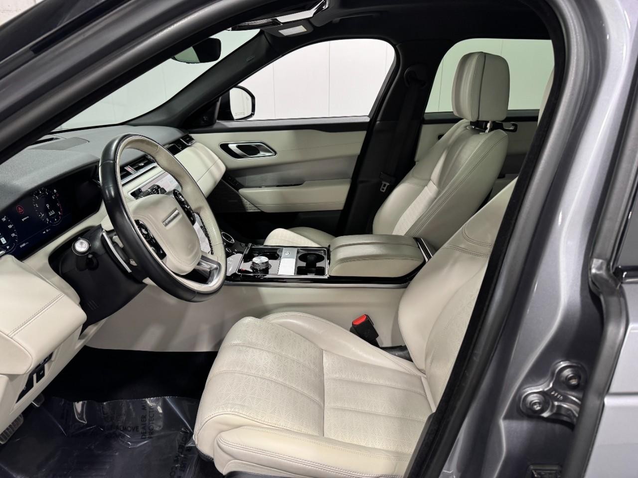 Land Rover Range Rover Velar Vehicle Full-screen Gallery Image 26