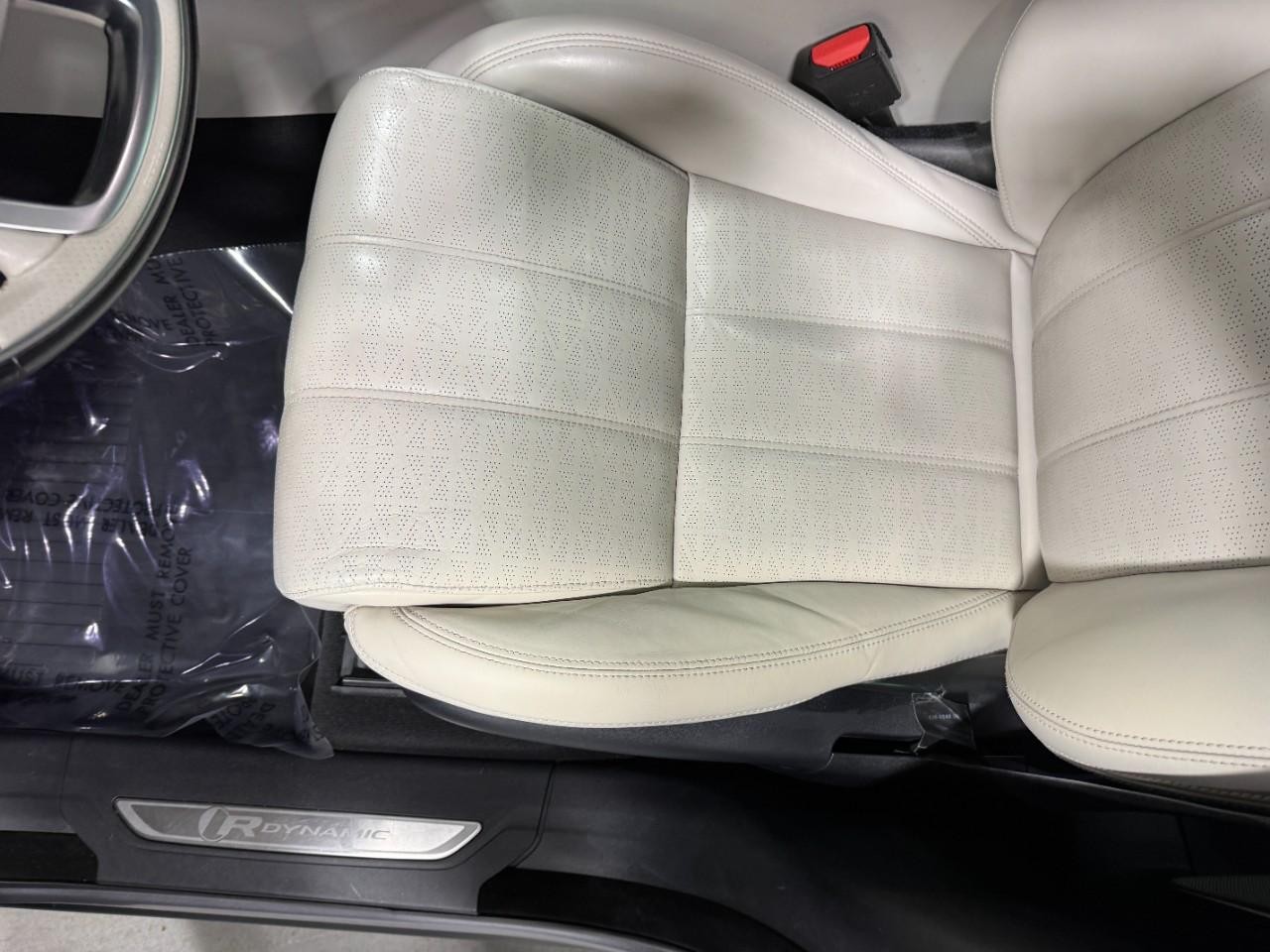 Land Rover Range Rover Velar Vehicle Full-screen Gallery Image 27