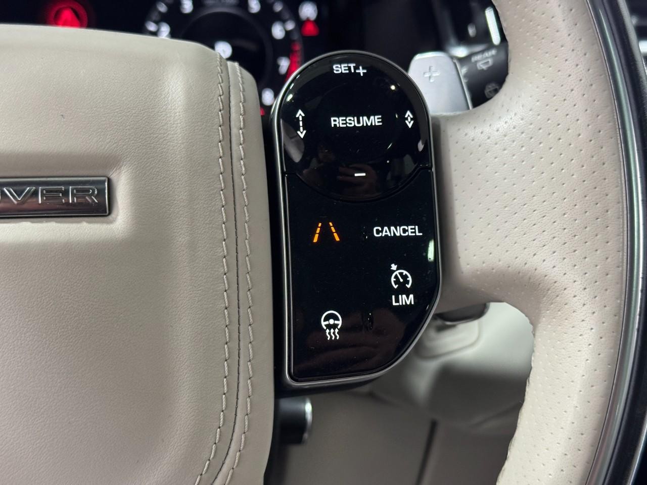 Land Rover Range Rover Velar Vehicle Full-screen Gallery Image 31