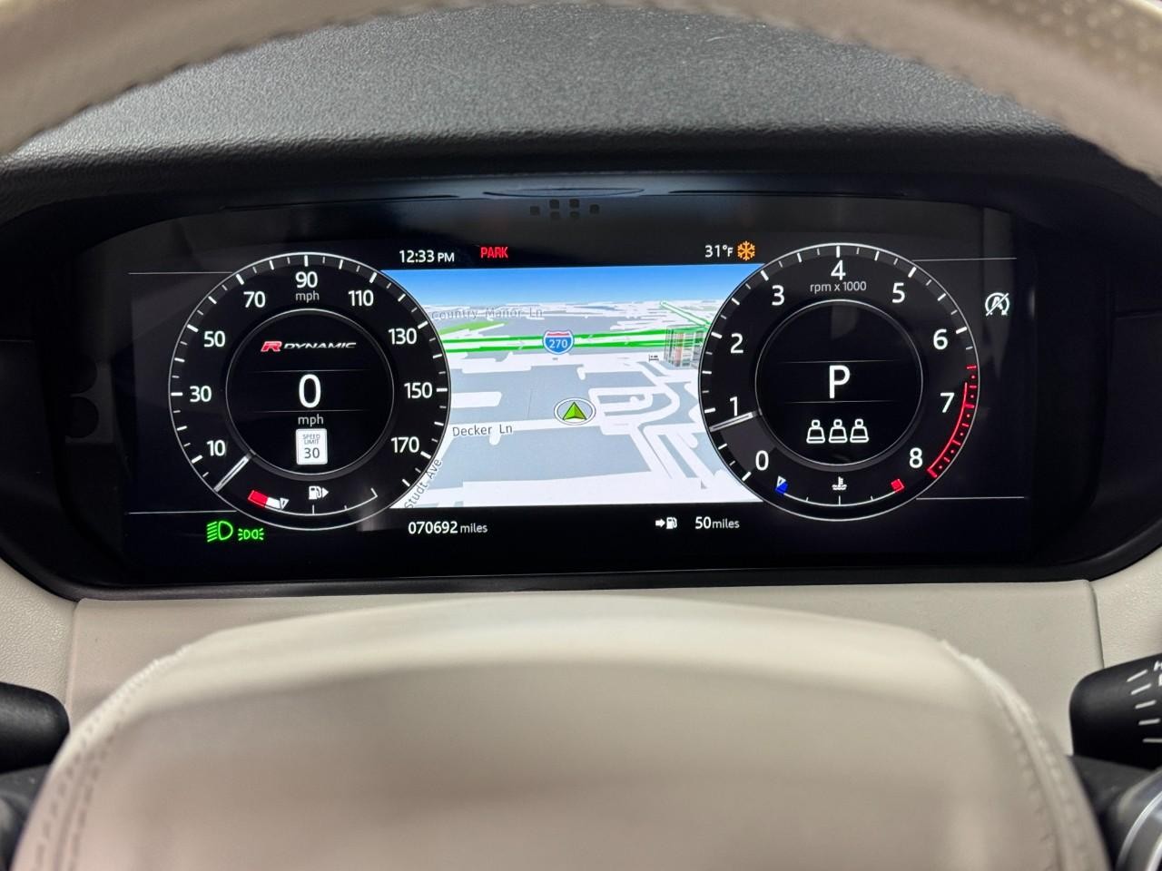 Land Rover Range Rover Velar Vehicle Full-screen Gallery Image 32