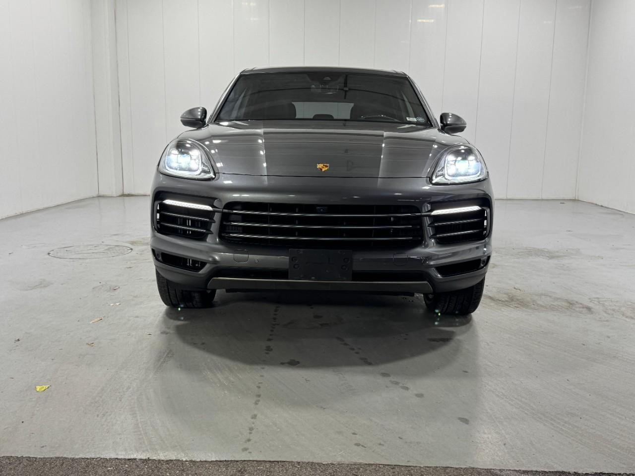 Porsche Cayenne Vehicle Full-screen Gallery Image 7