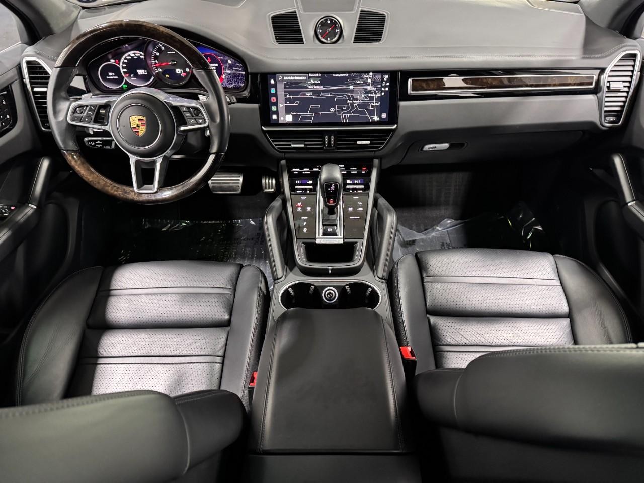 Porsche Cayenne Vehicle Full-screen Gallery Image 12