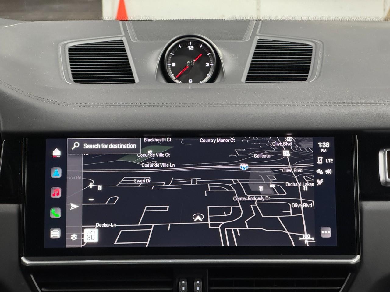 Porsche Cayenne Vehicle Full-screen Gallery Image 14