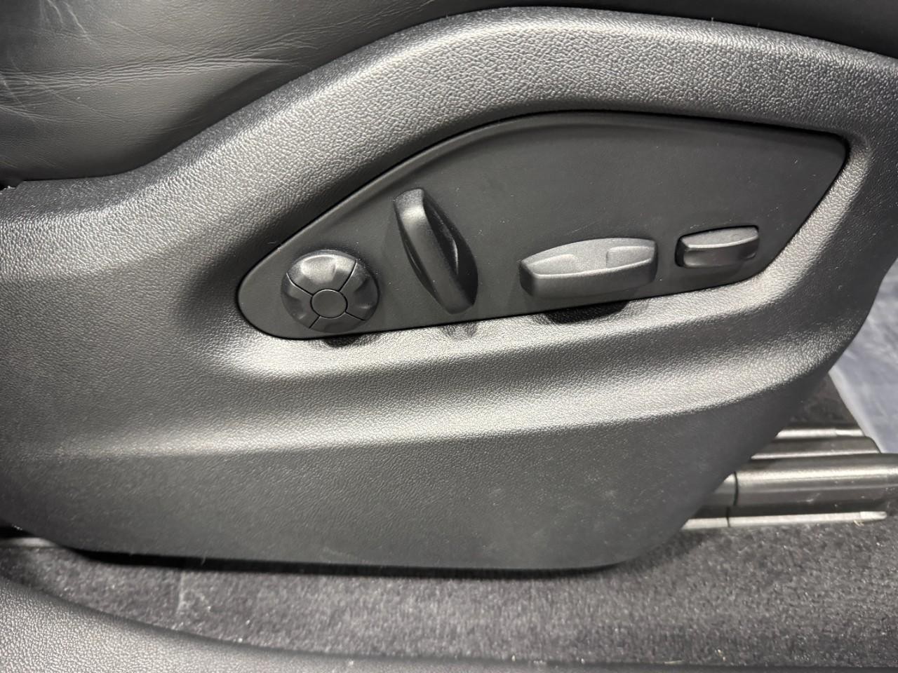 Porsche Cayenne Vehicle Full-screen Gallery Image 19