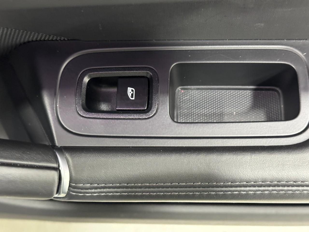 Porsche Cayenne Vehicle Full-screen Gallery Image 21