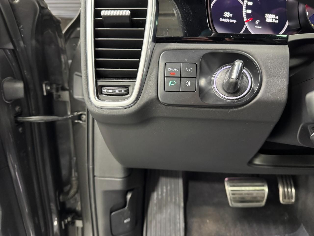 Porsche Cayenne Vehicle Full-screen Gallery Image 28