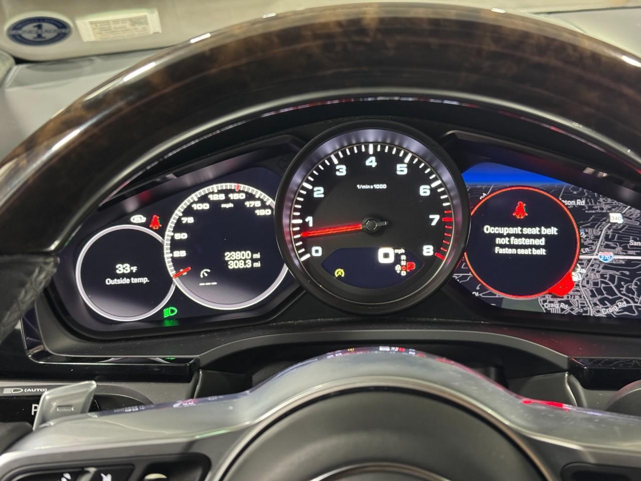 Porsche Cayenne Vehicle Full-screen Gallery Image 32