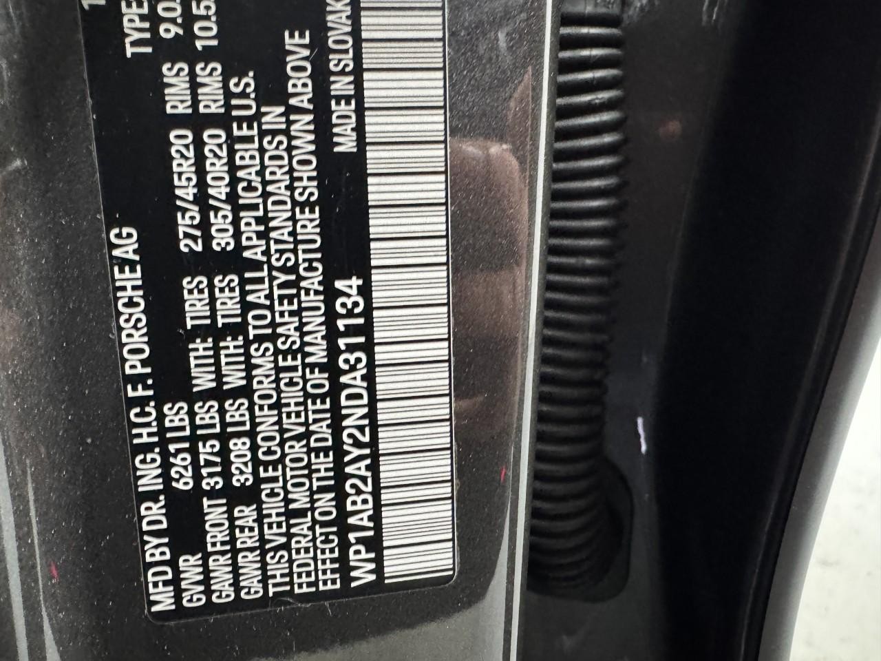 Porsche Cayenne Vehicle Full-screen Gallery Image 34