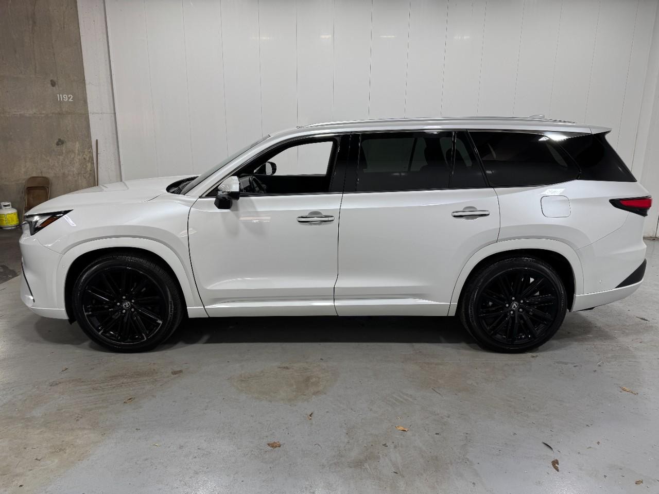 Lexus TX Vehicle Full-screen Gallery Image 2