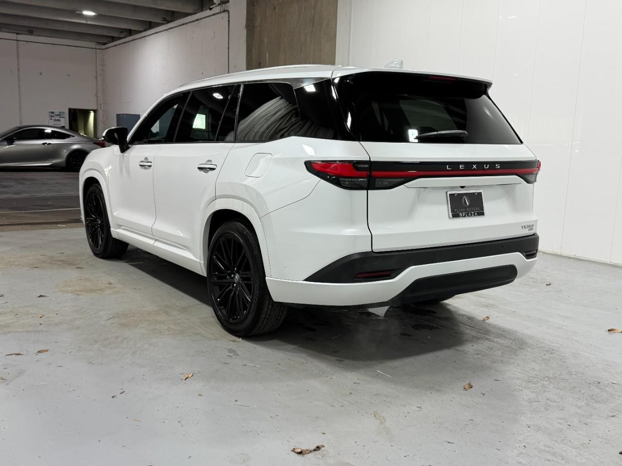 Lexus TX Vehicle Full-screen Gallery Image 3