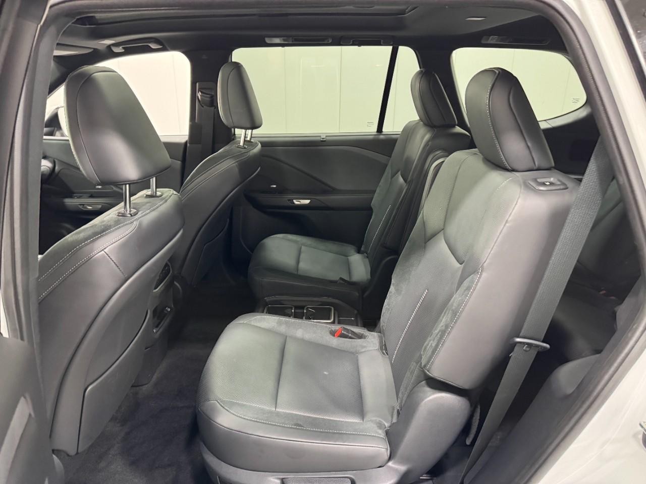 Lexus TX Vehicle Full-screen Gallery Image 9