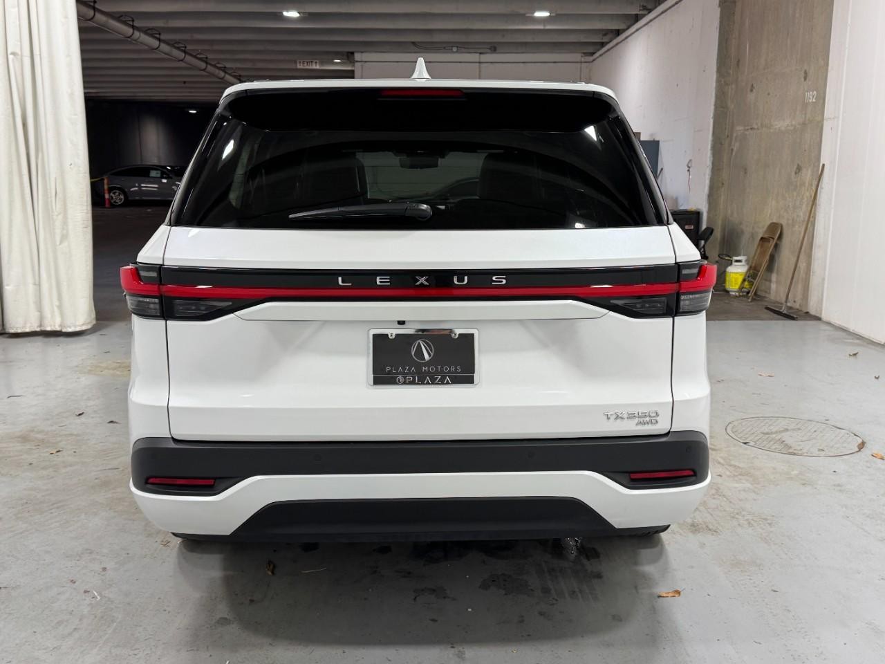 Lexus TX Vehicle Full-screen Gallery Image 10