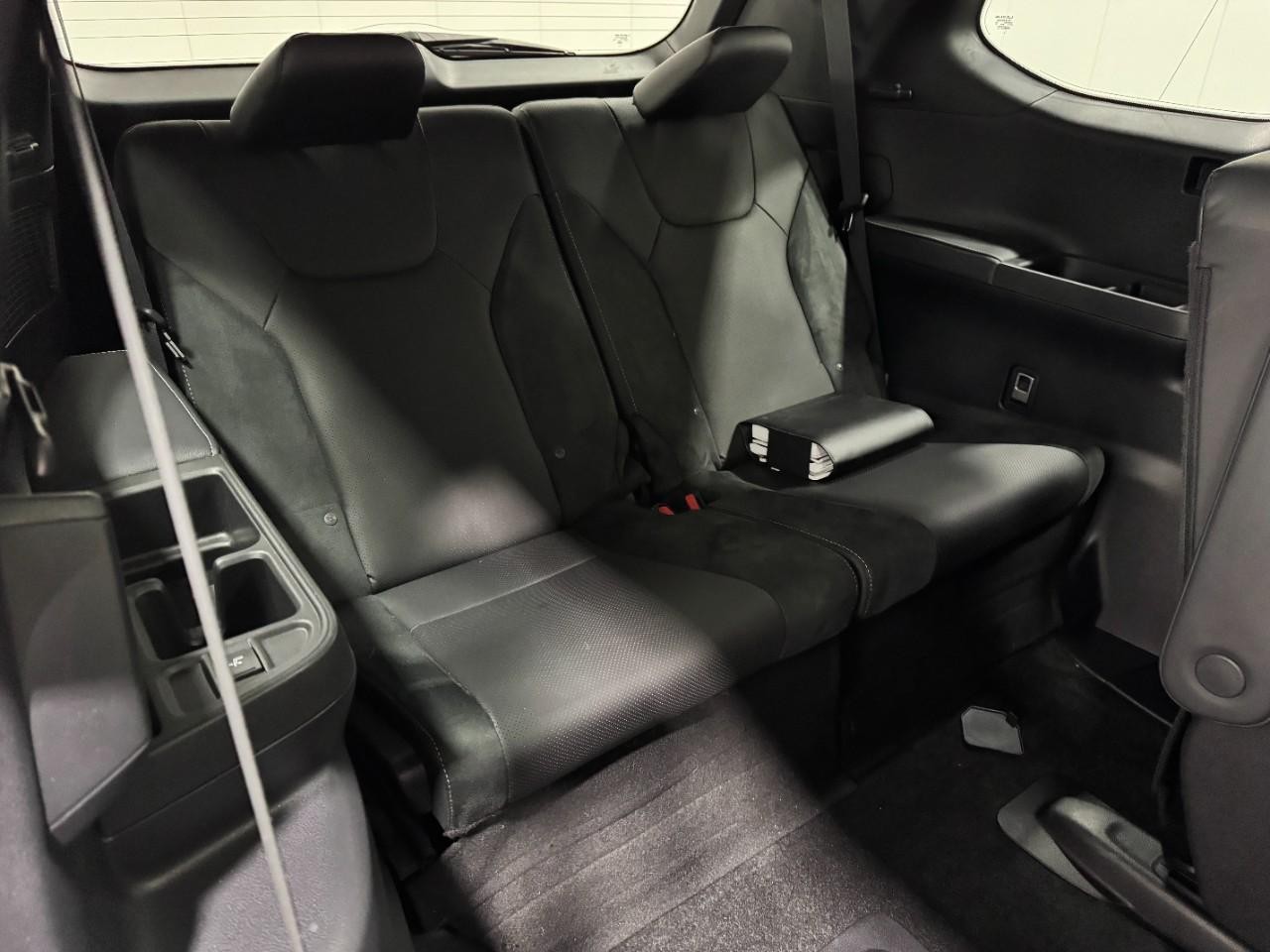 Lexus TX Vehicle Full-screen Gallery Image 11