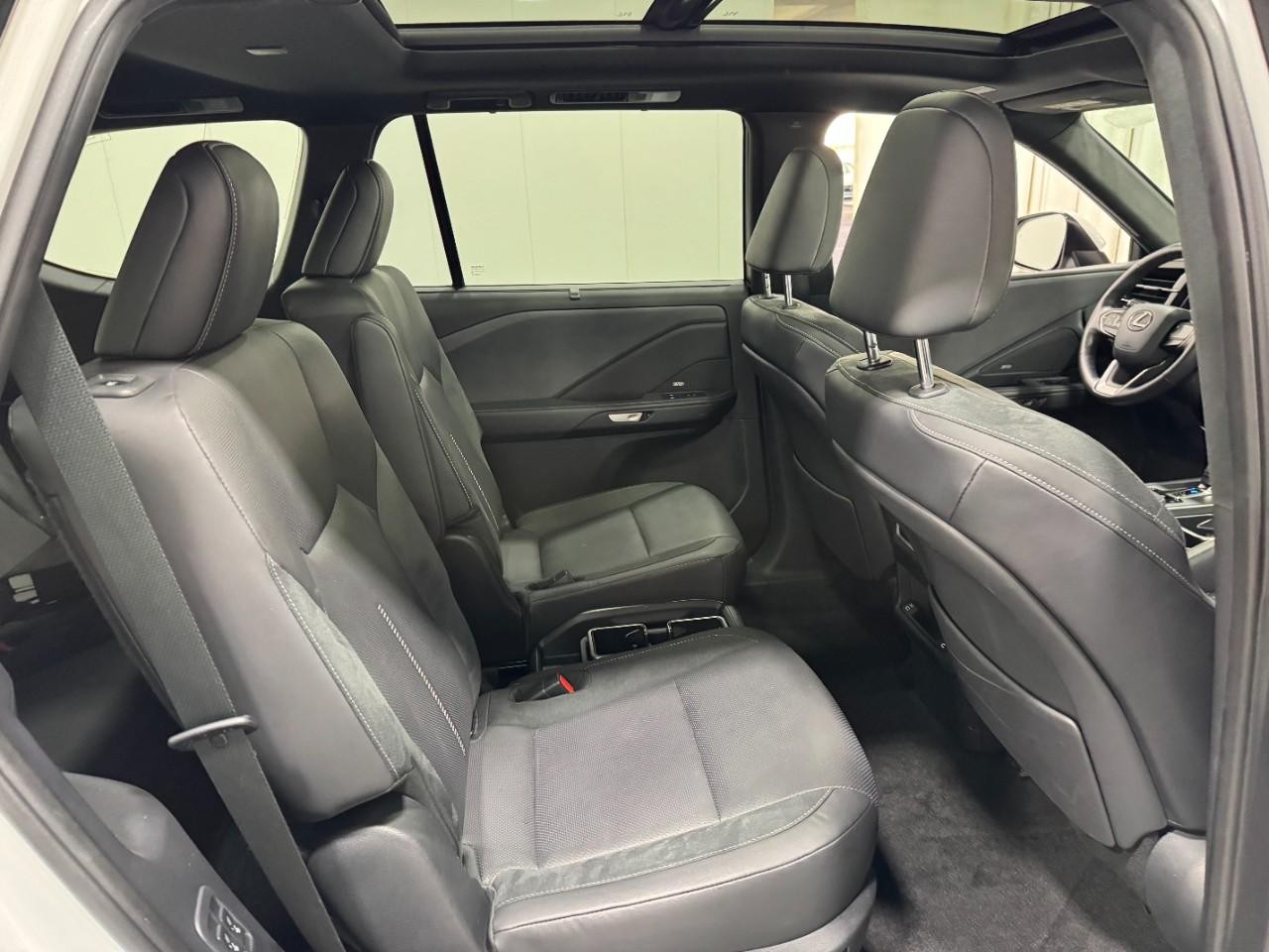 Lexus TX Vehicle Full-screen Gallery Image 12