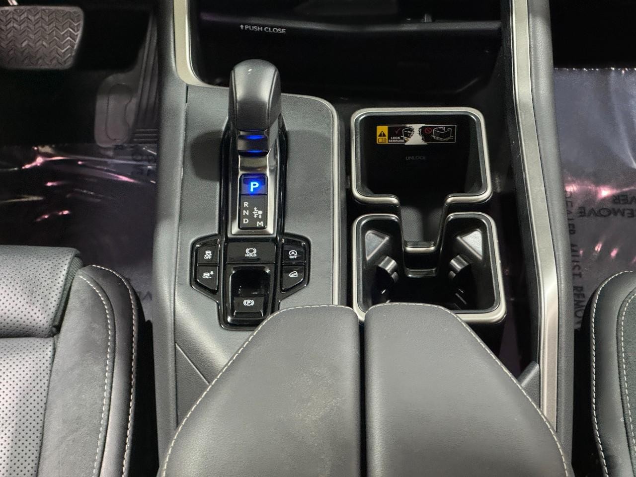 Lexus TX Vehicle Full-screen Gallery Image 18