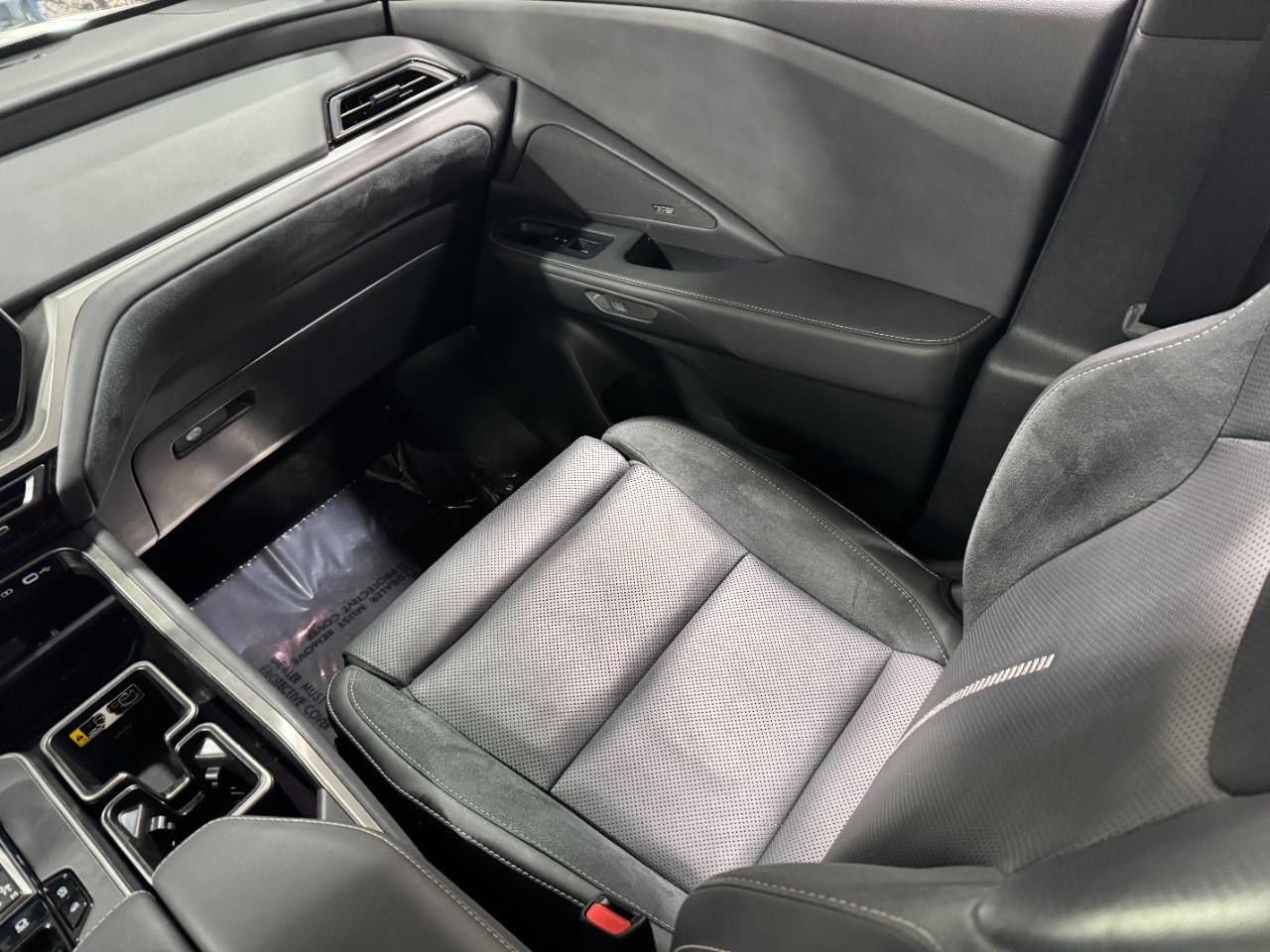 Lexus TX Vehicle Full-screen Gallery Image 19