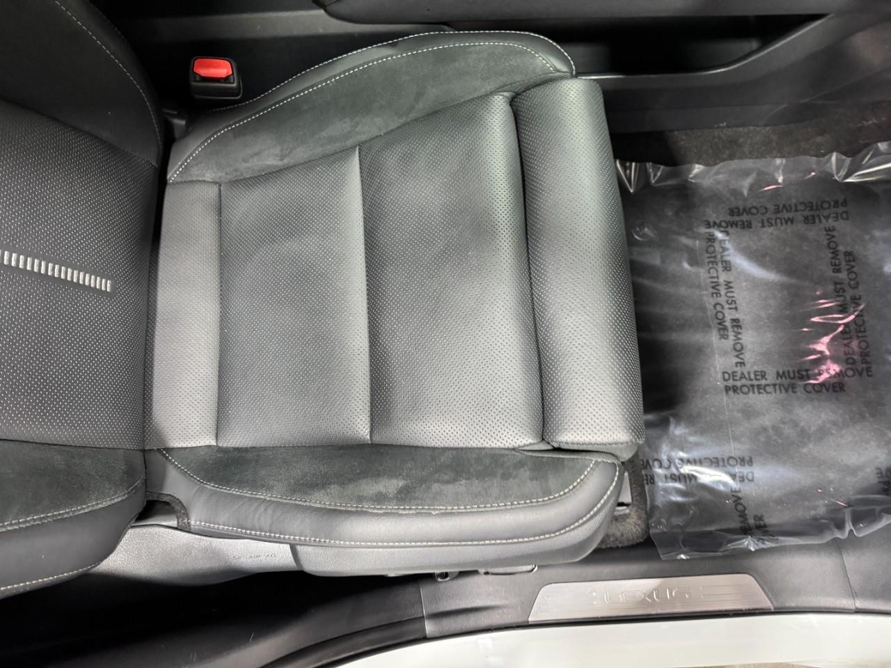 Lexus TX Vehicle Full-screen Gallery Image 21