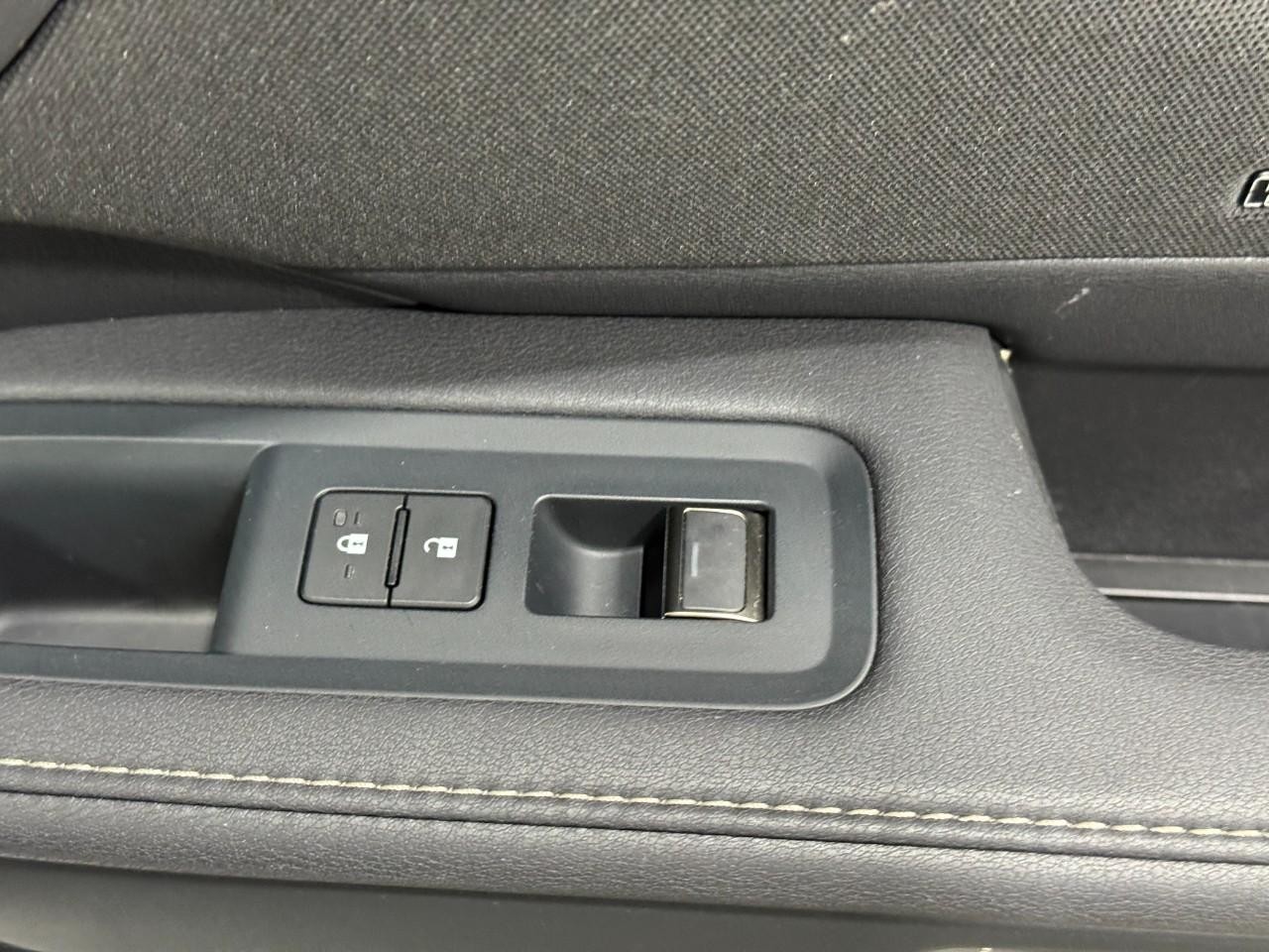 Lexus TX Vehicle Full-screen Gallery Image 23