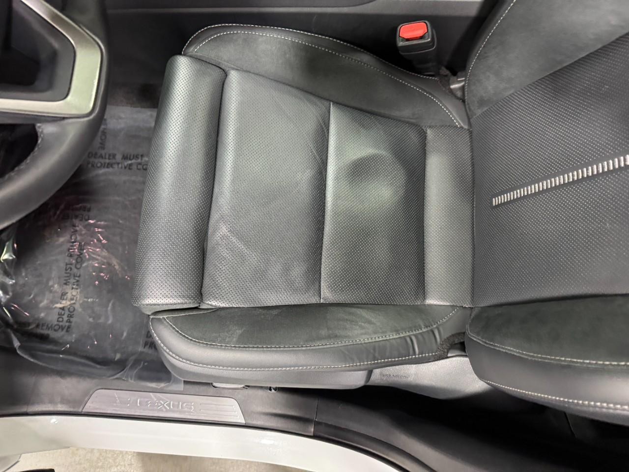 Lexus TX Vehicle Full-screen Gallery Image 27