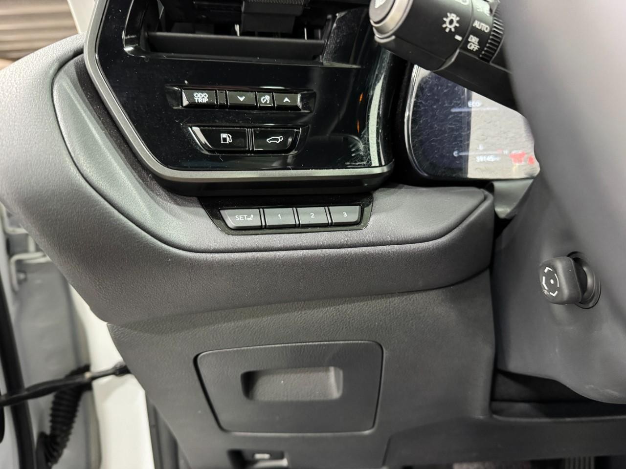 Lexus TX Vehicle Full-screen Gallery Image 29