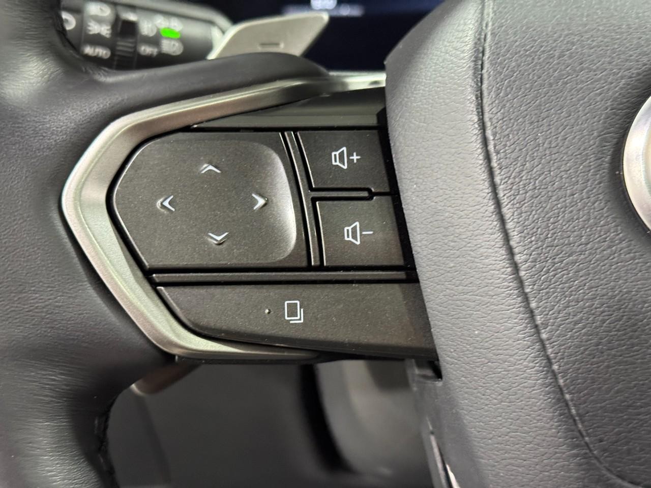 Lexus TX Vehicle Full-screen Gallery Image 30