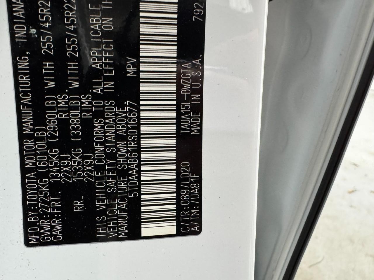 Lexus TX Vehicle Full-screen Gallery Image 34