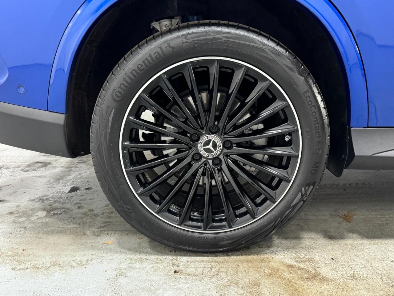 Mercedes-Benz GLC Vehicle Full-screen Gallery Image 5