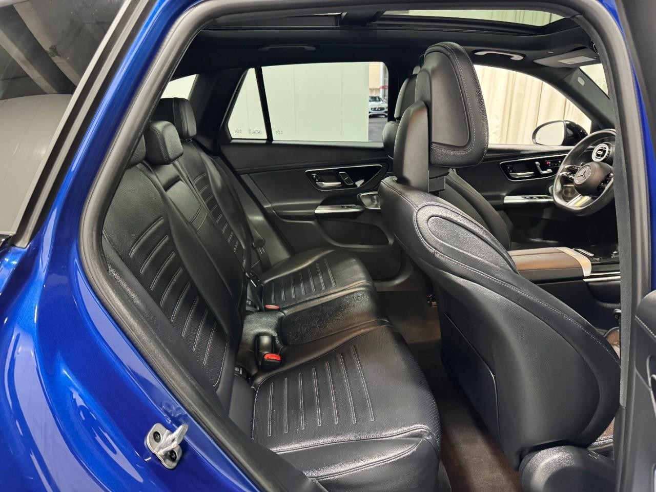 Mercedes-Benz GLC Vehicle Full-screen Gallery Image 10