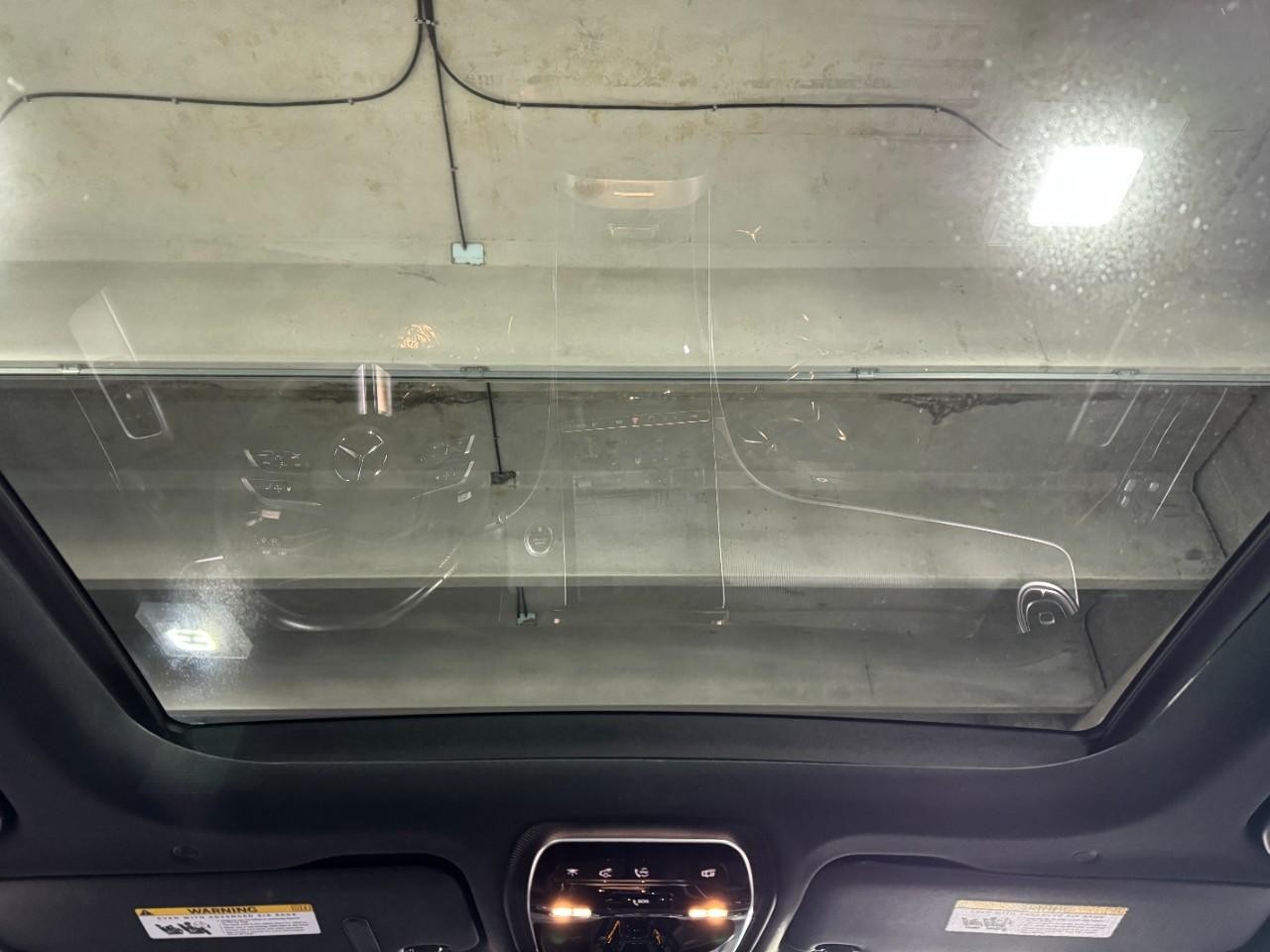 Mercedes-Benz GLC Vehicle Full-screen Gallery Image 11