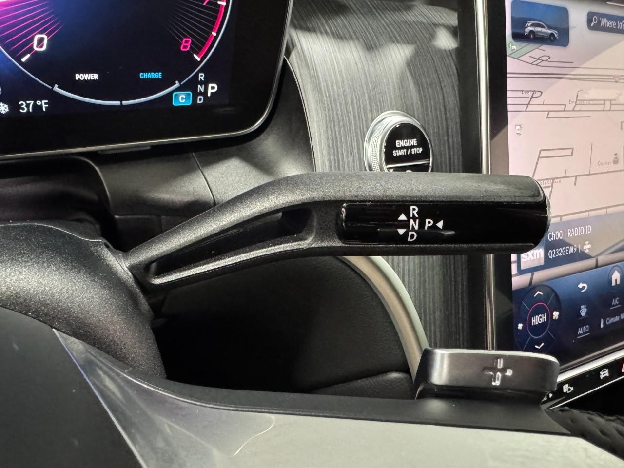 Mercedes-Benz GLC Vehicle Full-screen Gallery Image 33