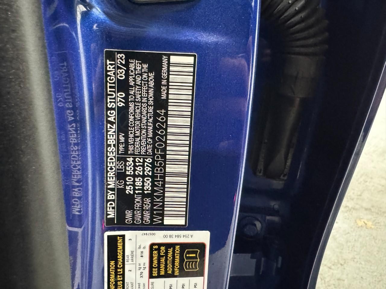 Mercedes-Benz GLC Vehicle Full-screen Gallery Image 35