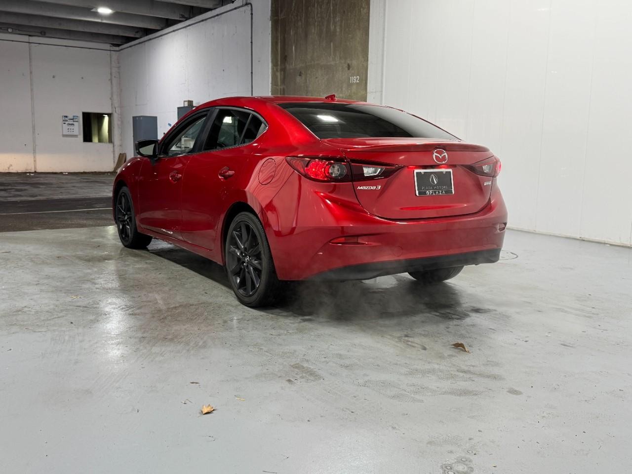 Mazda MAZDA3 4-Door Vehicle Full-screen Gallery Image 3