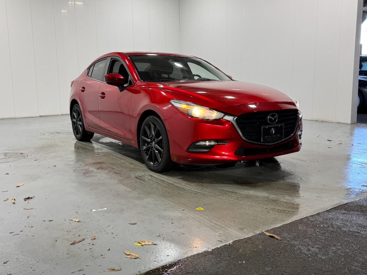 Mazda MAZDA3 4-Door Vehicle Full-screen Gallery Image 6