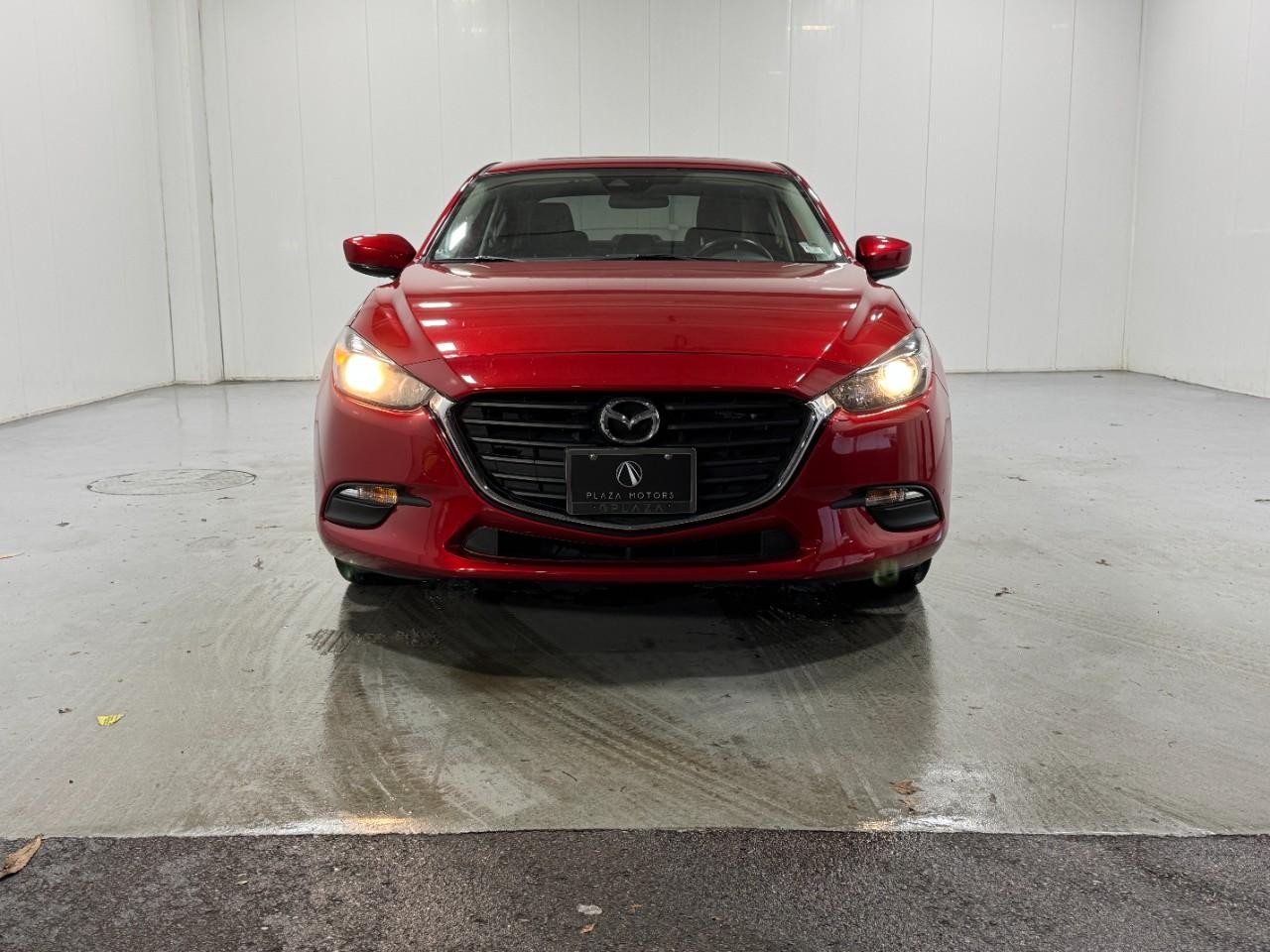 Mazda MAZDA3 4-Door Vehicle Full-screen Gallery Image 7
