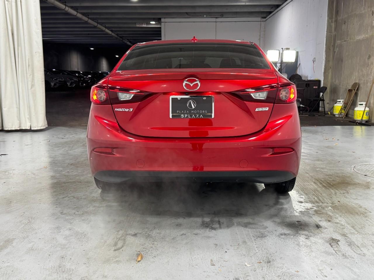 Mazda MAZDA3 4-Door Vehicle Full-screen Gallery Image 9